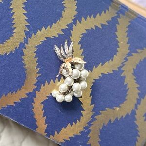 vintage Boucheron faux pearl pin